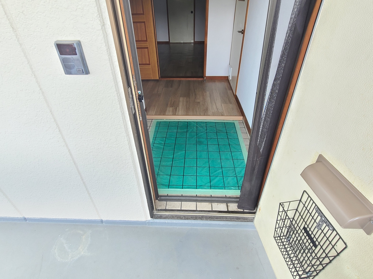 薮内ビルの玄関