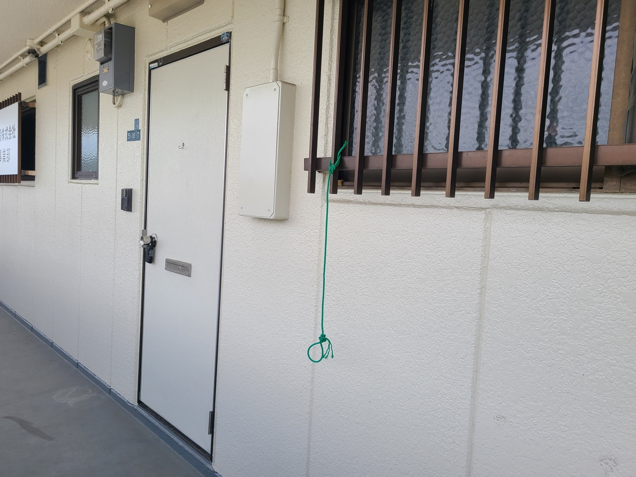 薮内ビルのエントランス