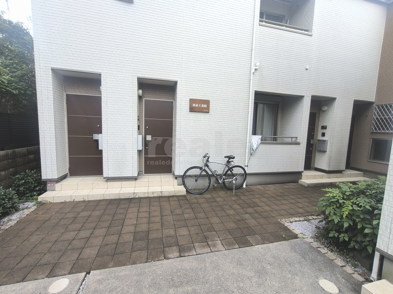 杉並区西荻北３丁目のアパートのエントランス