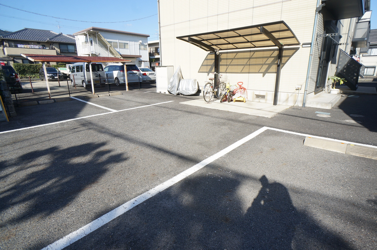プレミール當麻の駐車場