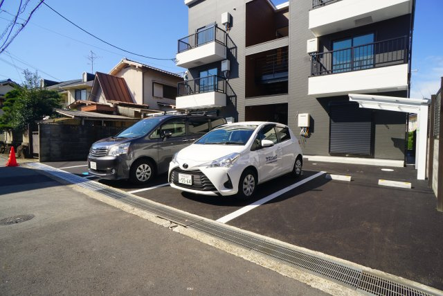 ヴェリーサ王寺の駐車場