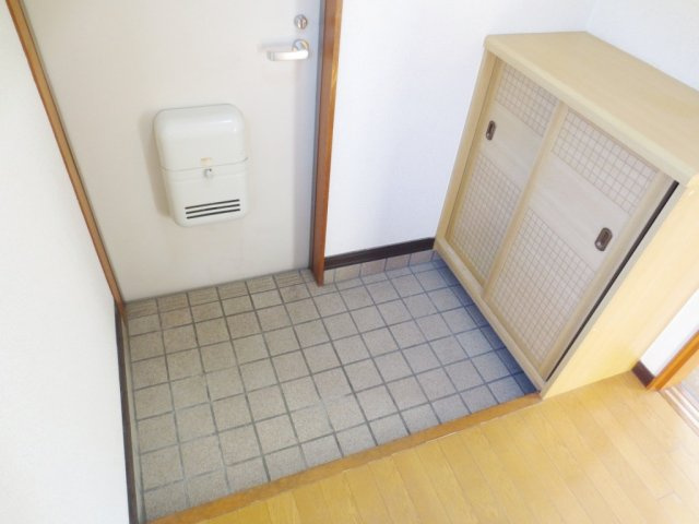西沢ハイツの玄関
