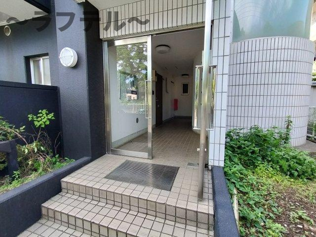 所沢市小手指町４丁目の賃貸マンションのエントランス