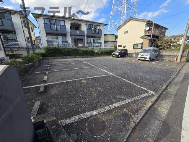 農住メゾン・プレミールＡの駐車場