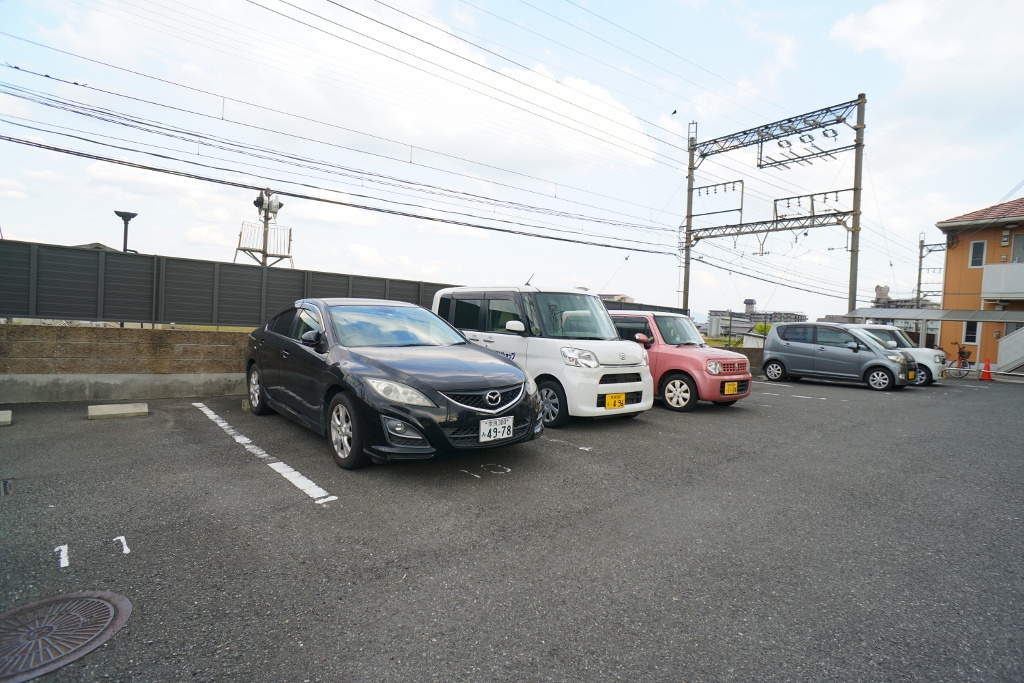 ルイシャトーの駐車場