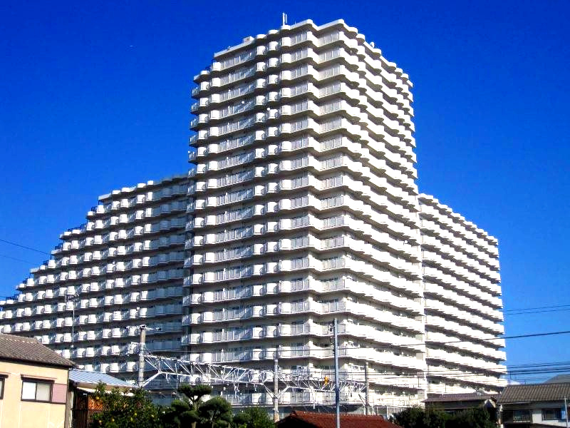 サバービアシティ21 B棟の外観|21階建ての鉄骨鉄筋コンクリート造りのマンションです。