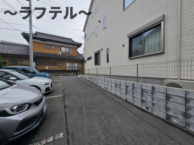 モンレーブAの駐車場