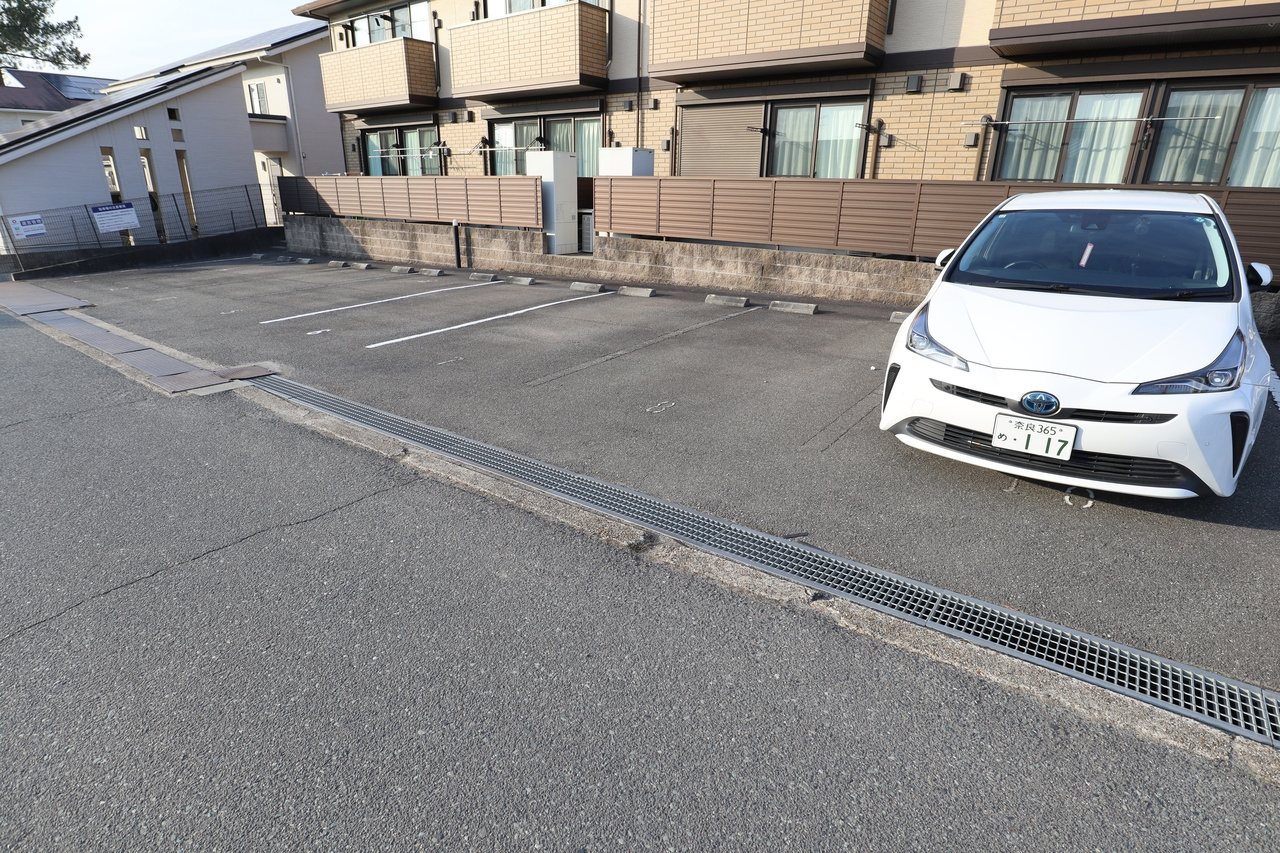 サンメゾンの駐車場