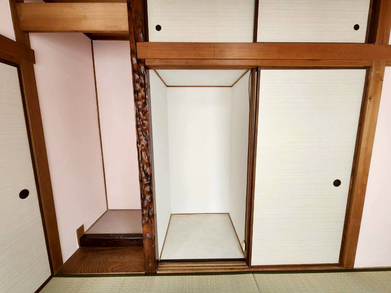 六条西３丁目貸家の収納