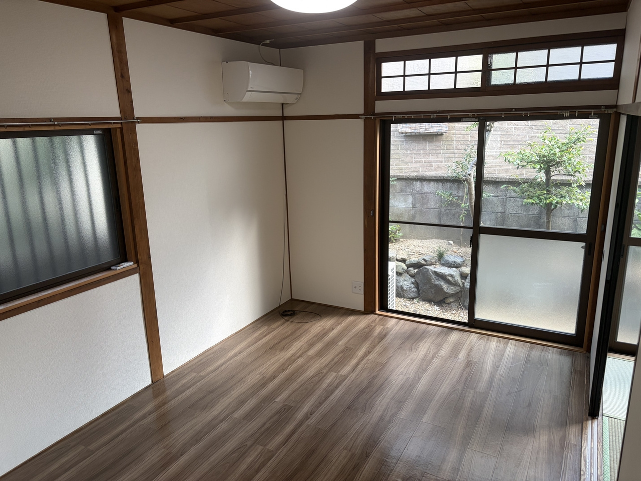 秋篠三和町1丁目戸建の居間・リビング