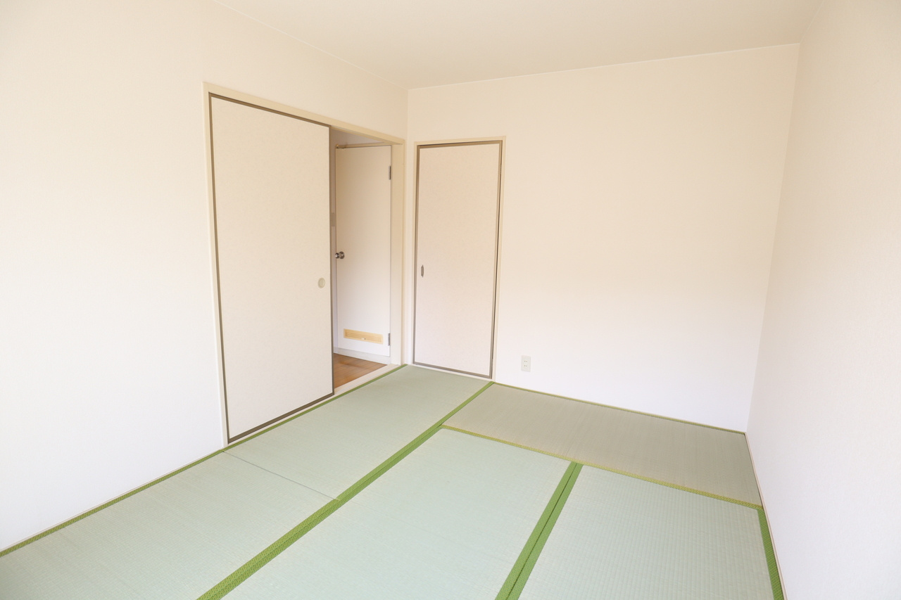 コスモハイツ弐番館の和室