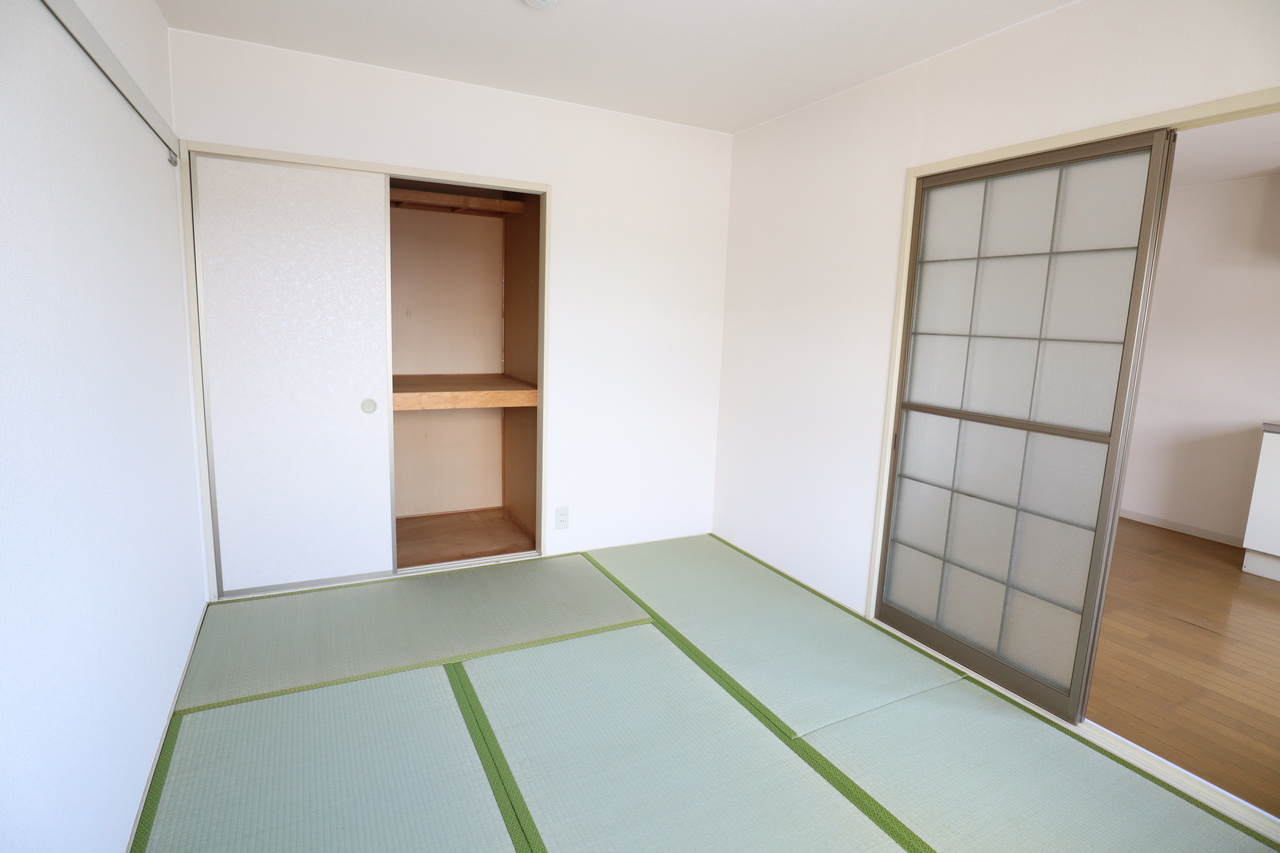 コスモハイツ弐番館の和室