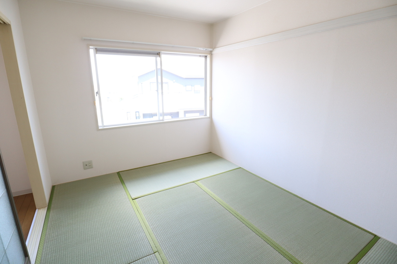 コスモハイツ弐番館の和室
