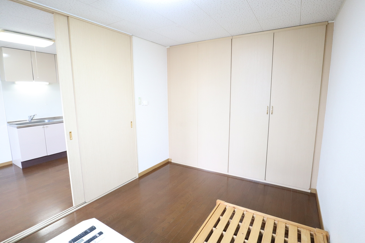 レオパレス浪漫（ロマン）の洋室