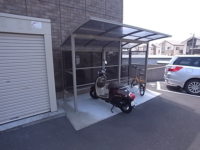 メゾン・ボヌールＢの駐車場