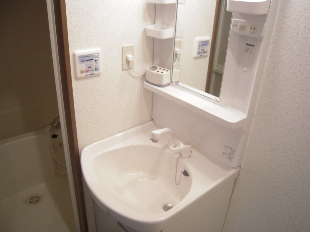 アンプルール　クラージュ西青木の独立洗面台|※別号室の参考写真です。