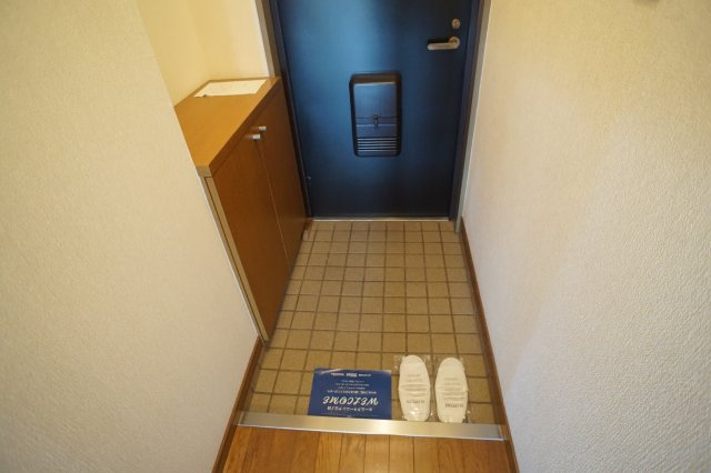 メゾン開宝１番館の玄関