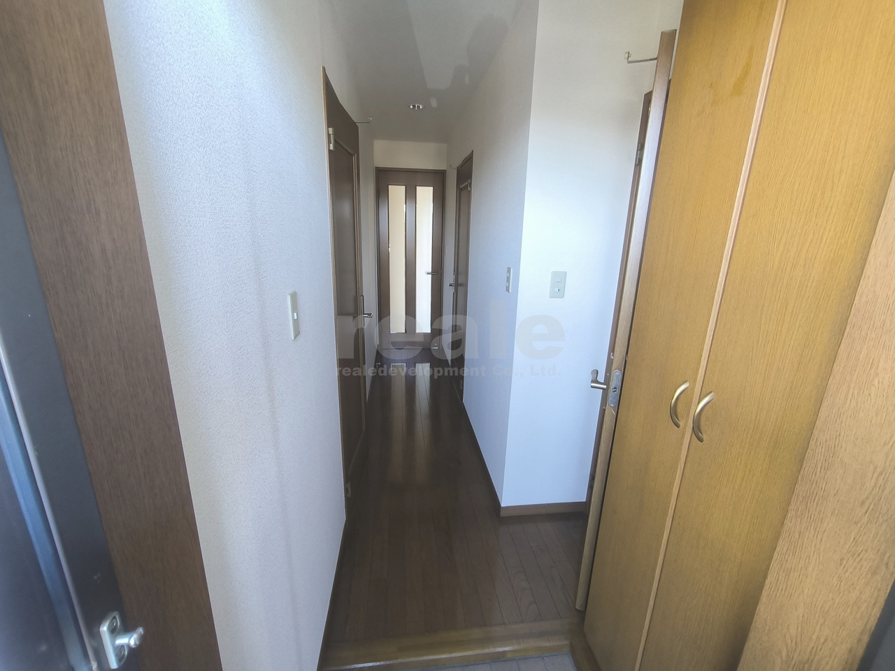 三鷹市新川３丁目の賃貸マンションの玄関