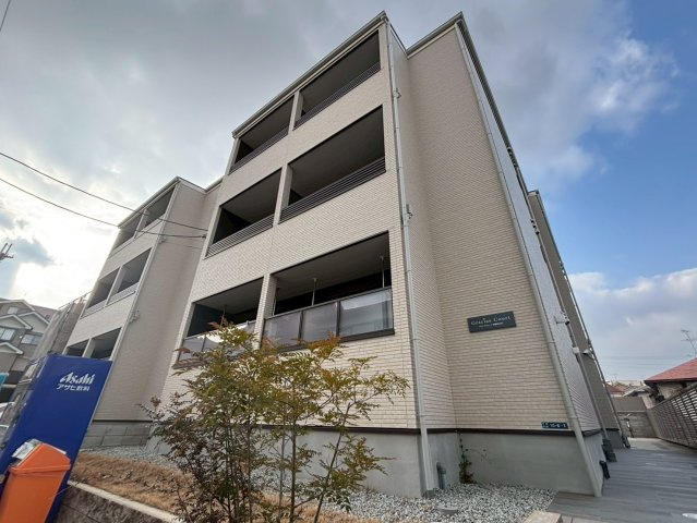 グラシアスコート学園前EASTのエントランス