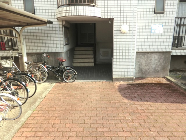リバーサイドパークのエントランス|★建物エントランスの画像です★