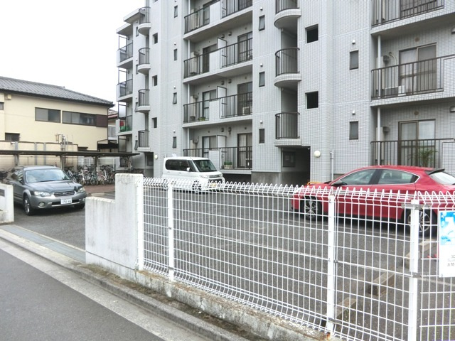 リバーサイドパークの駐車場|★敷地内外に駐車場を完備！空車状況により先着申込順となります★