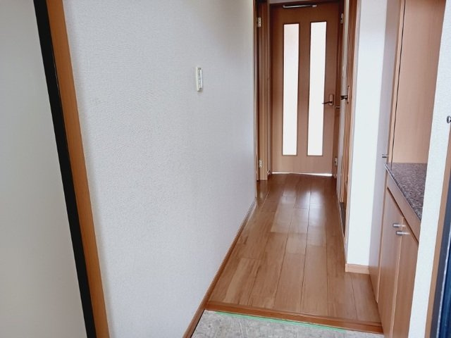 オネスティ　ユー　カレントの玄関|明るい玄関です