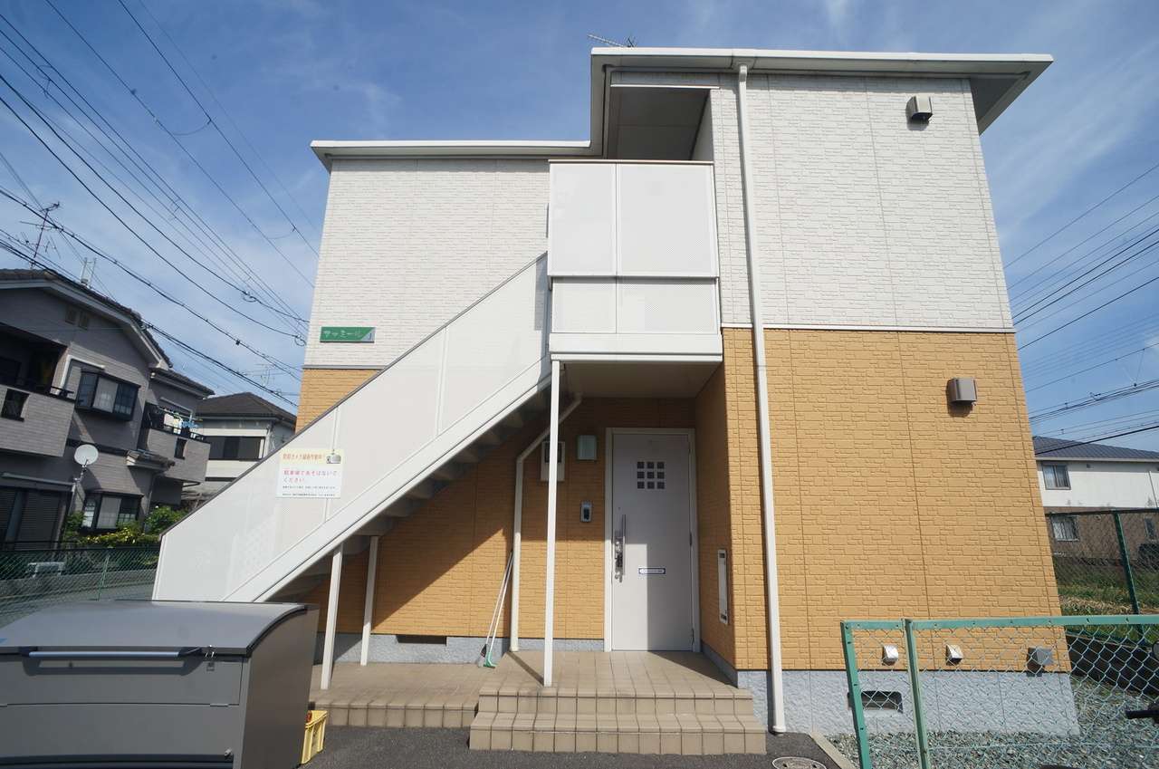 ファミールJのエントランス