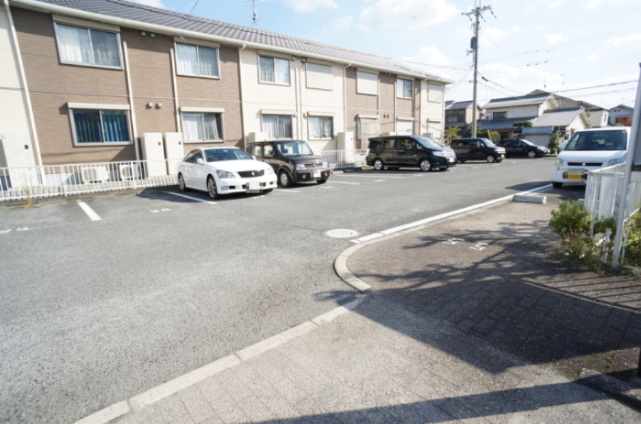 ルミエール・藤Ⅰの駐車場