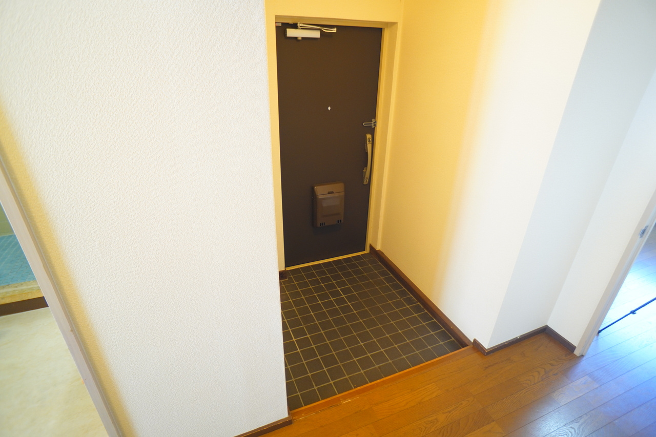 奈良三条町住宅2号棟の玄関