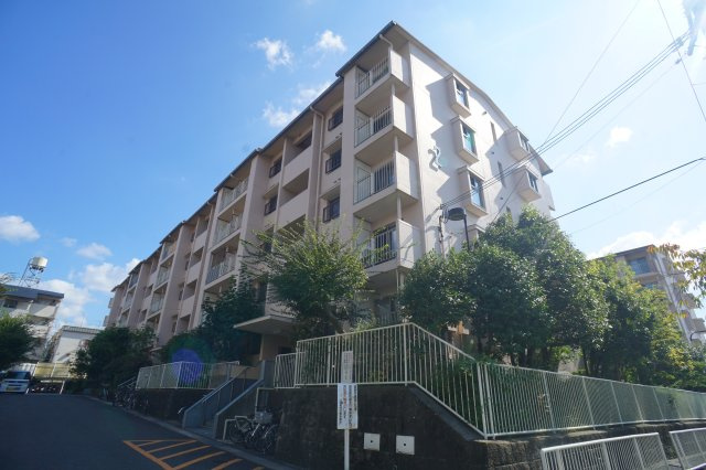 奈良三条町住宅2号棟の外観