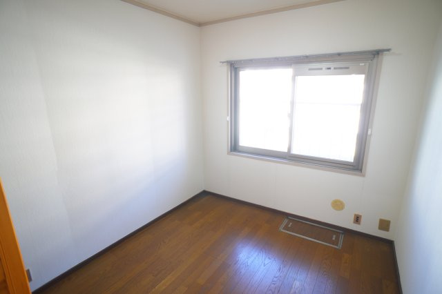 奈良三条町住宅2号棟の居間・リビング