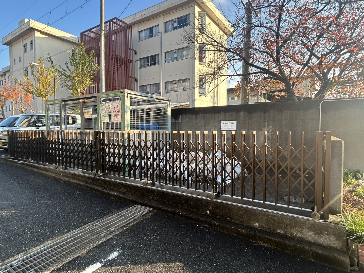 奈良三条町住宅2号棟のエントランス