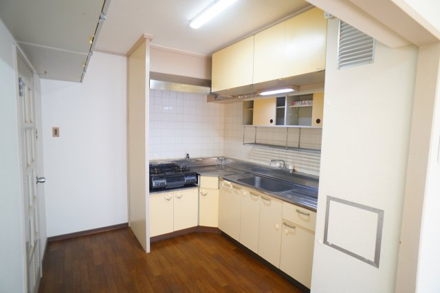 奈良三条町住宅2号棟のキッチン