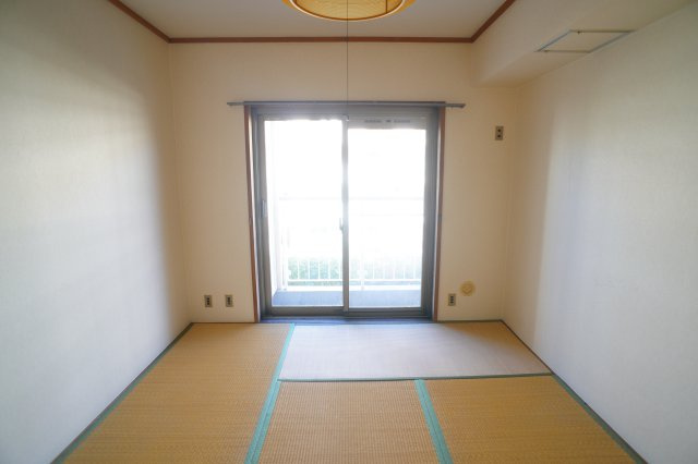 奈良三条町住宅2号棟の洋室