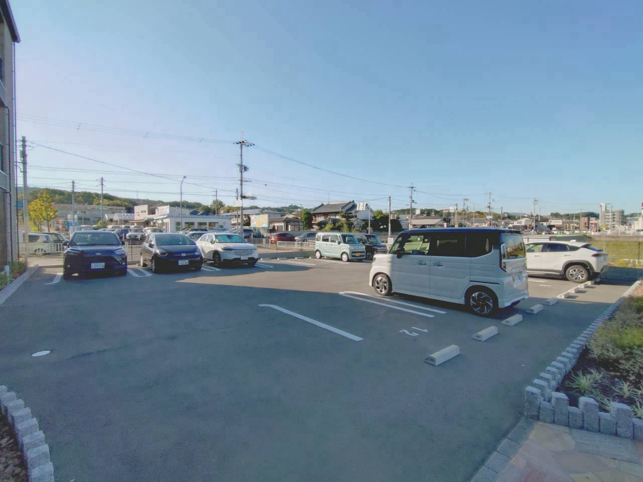 カルセドニーの駐車場