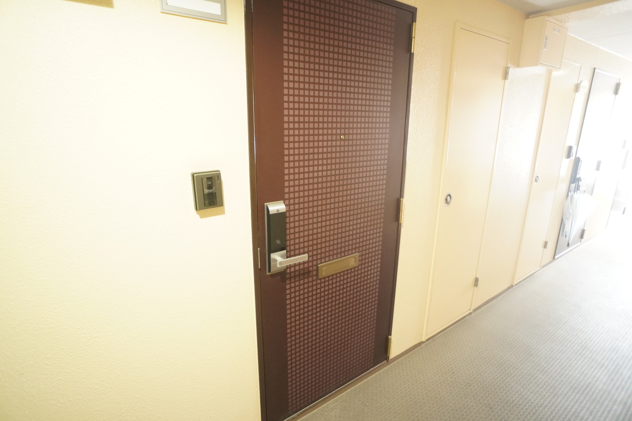 シティパレス富雄北の玄関