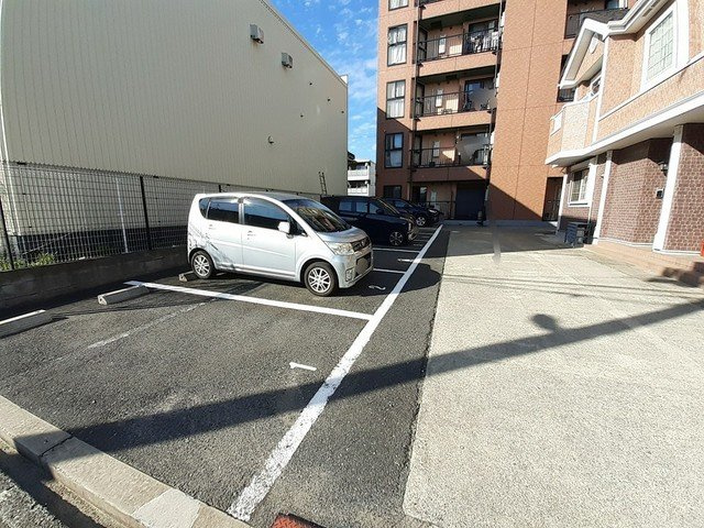 エレガントヒルズ１号館の駐車場|駐車場です