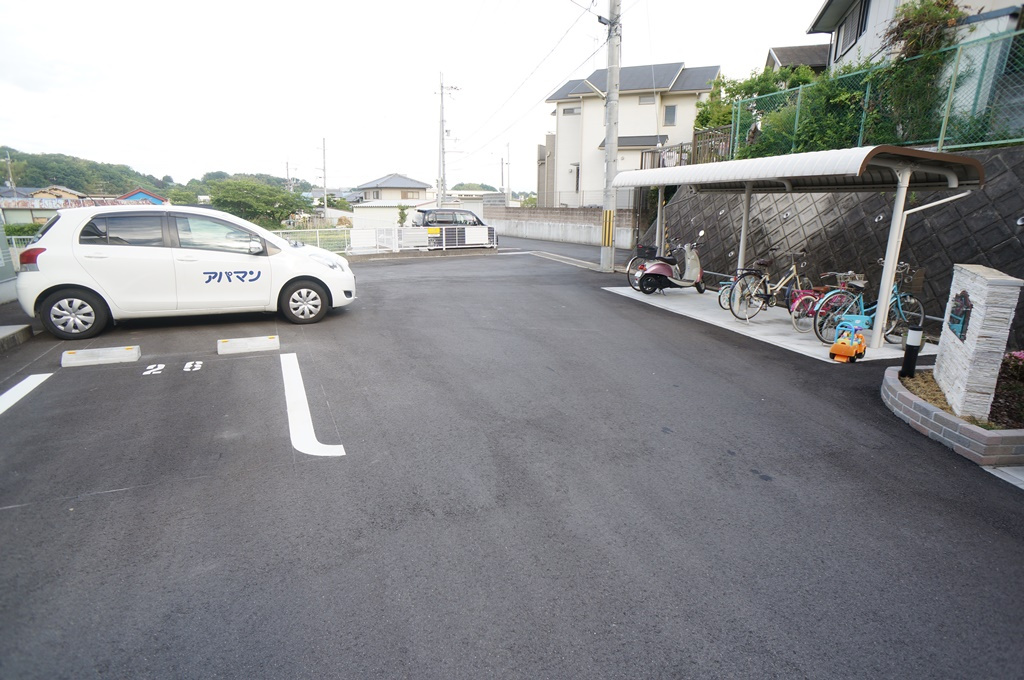 モントレゾールの駐車場