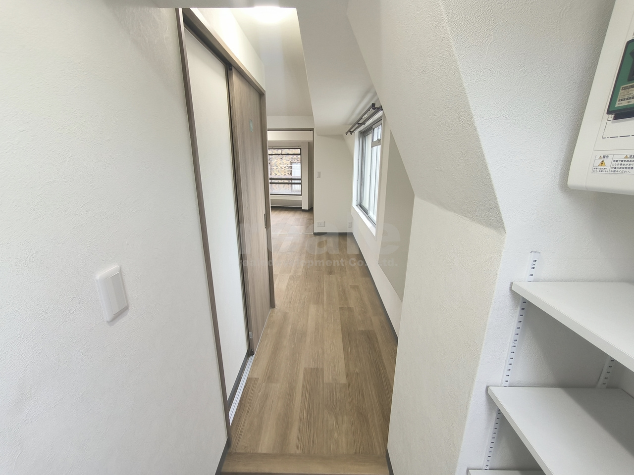 三鷹市井の頭４丁目の賃貸マンションの玄関