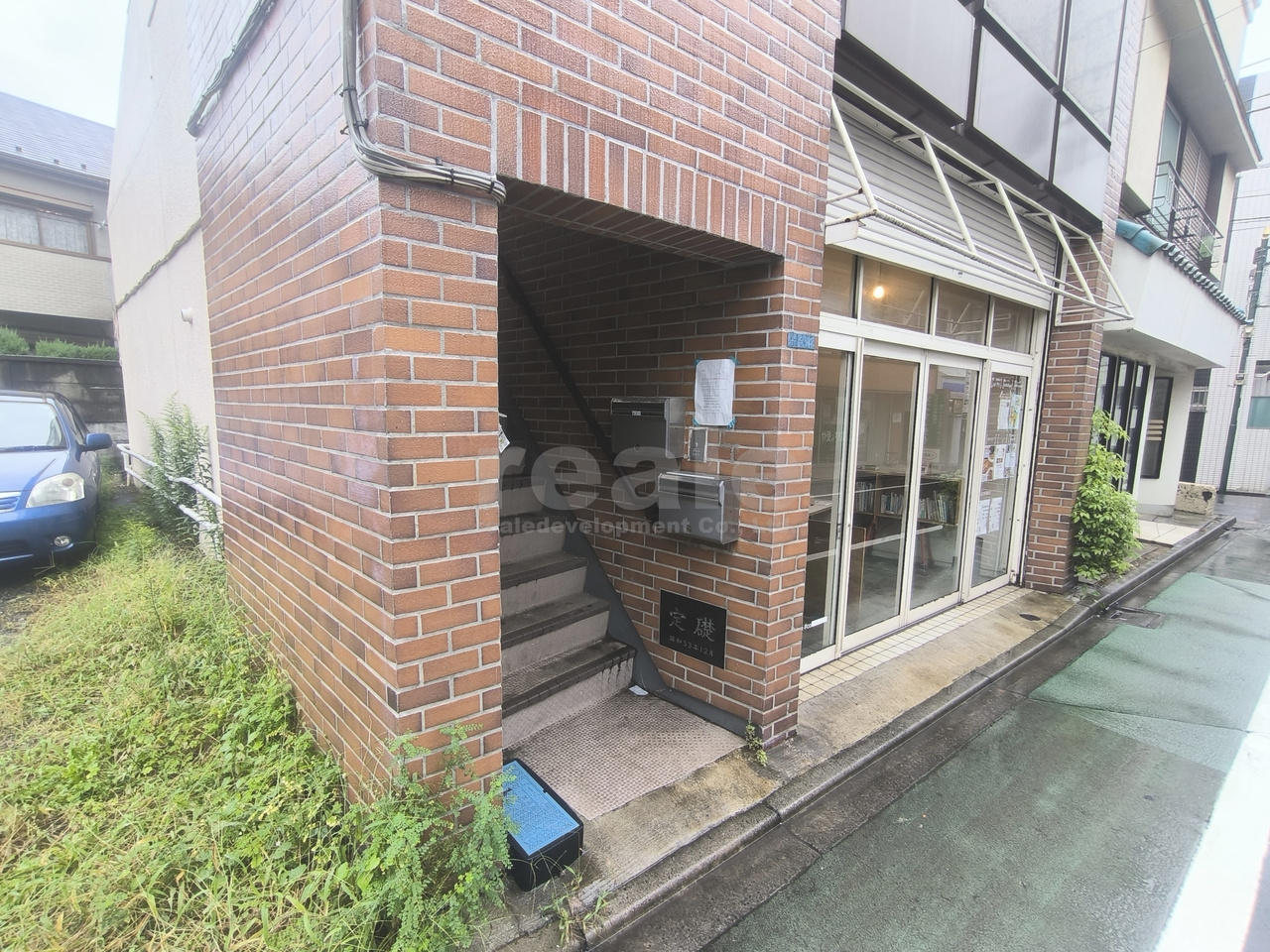 三鷹市井の頭４丁目の賃貸マンションのエントランス