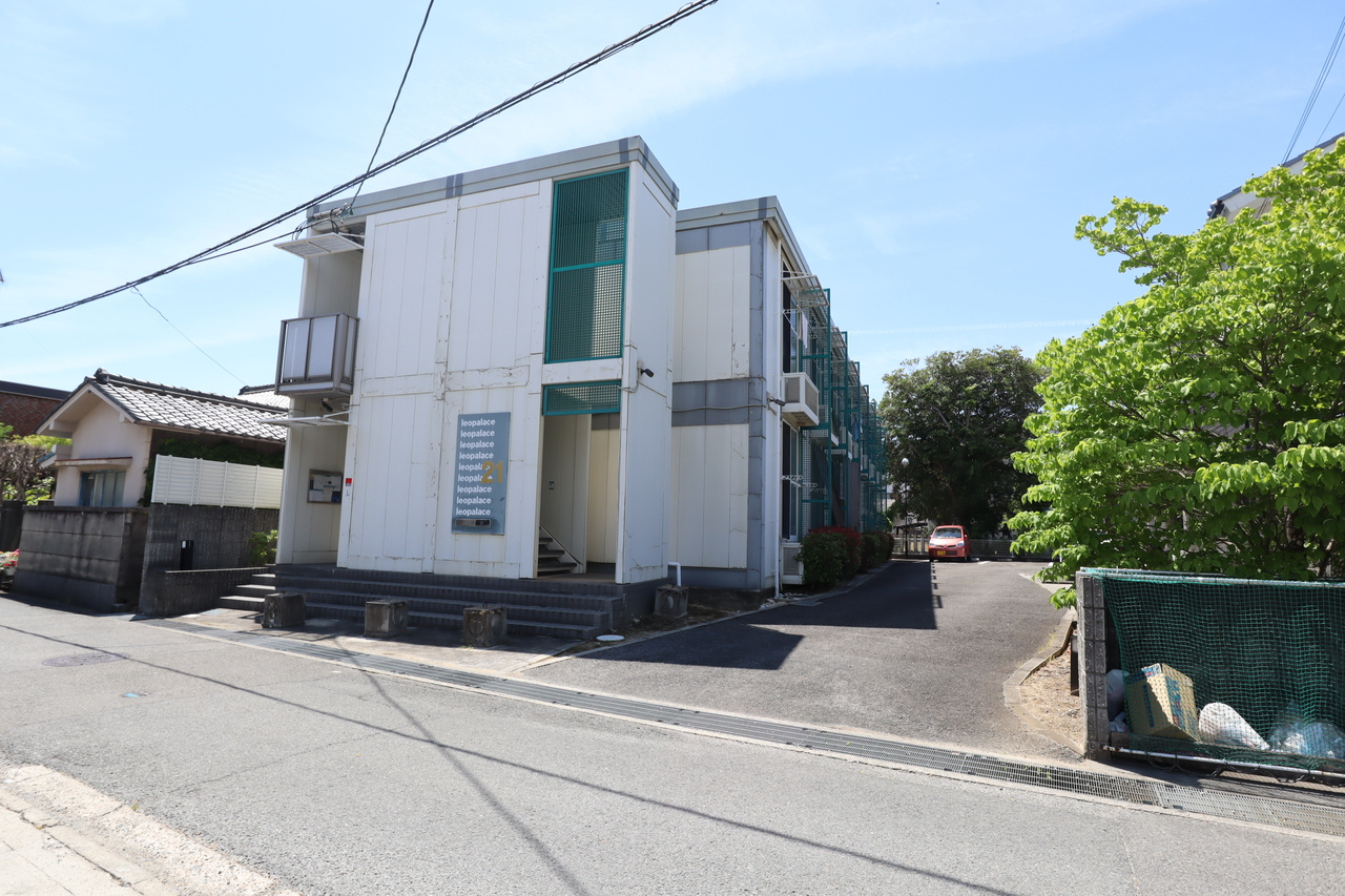 レオパレス茶園場（チャエンバ）の駐車場