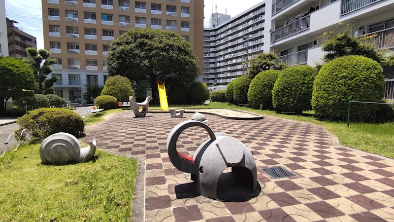千里竹見台団地Ａ３棟のその他共用部分|中庭の公園になります。