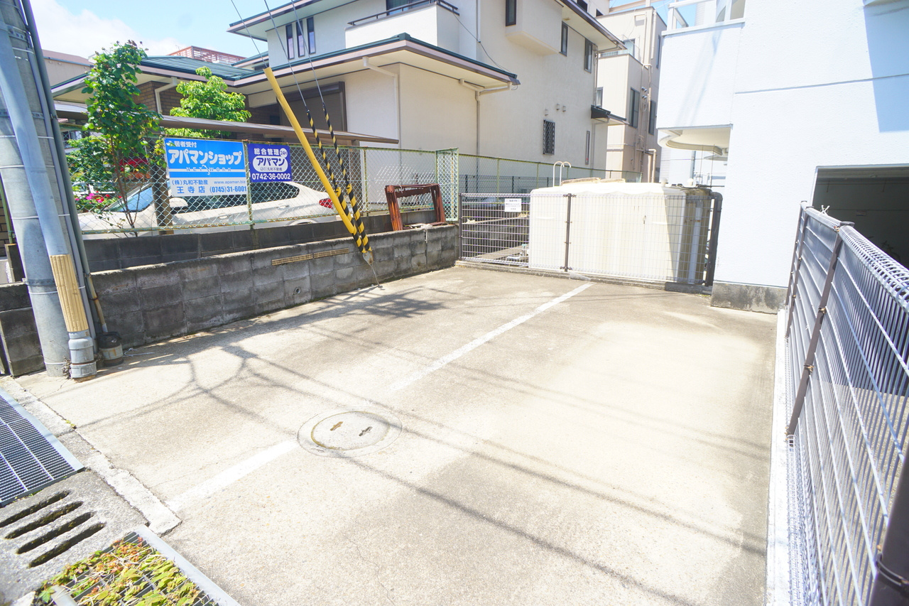星和台プラザの駐車場