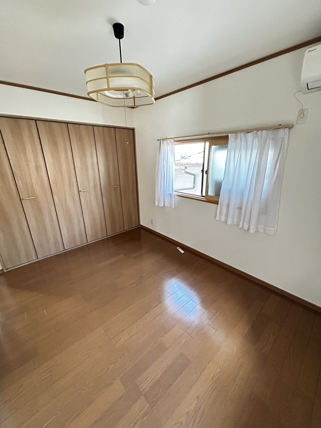 篠原本町戸建の居間・リビング