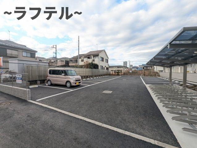 La　Libellule　二本榎の駐車場