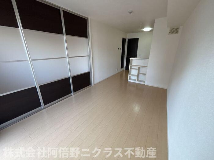 ＣＯＺＹ岸里Ⅱの居間・リビング