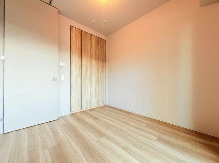 ＵＲＡＷＡ　ＴＨＥ　ＴＯＷＥＲの洋室