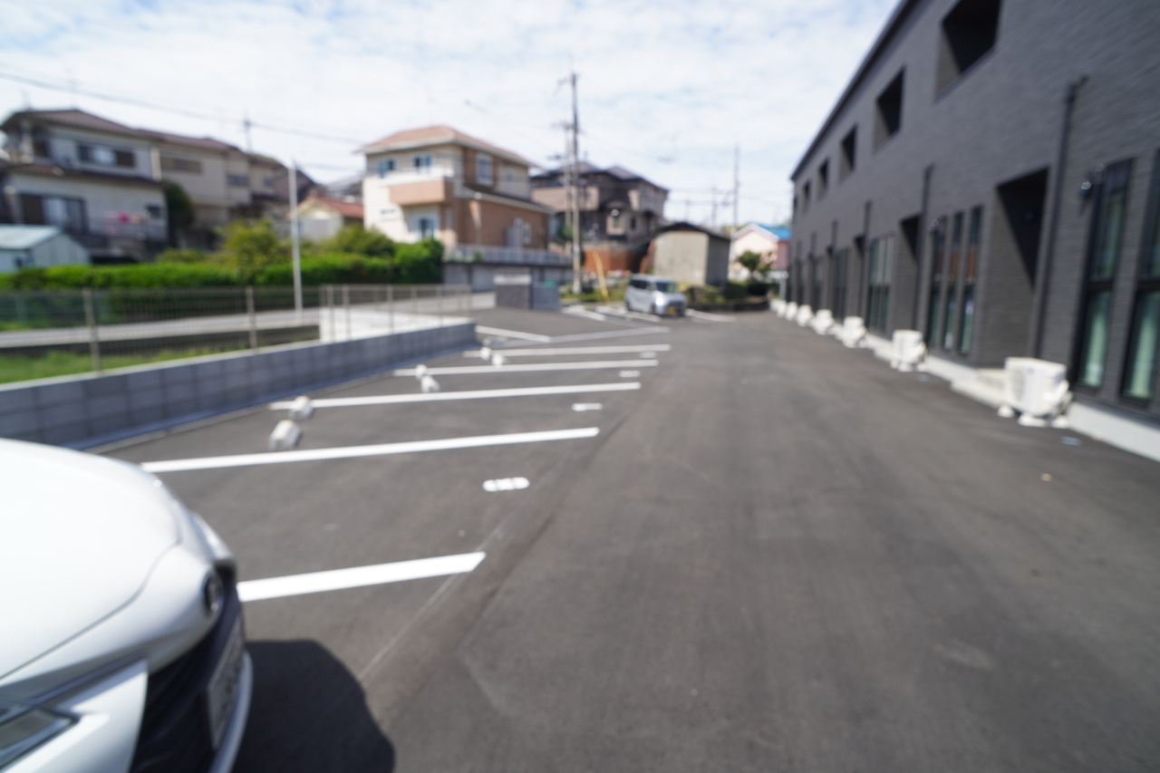グランメゾン王寺南の駐車場