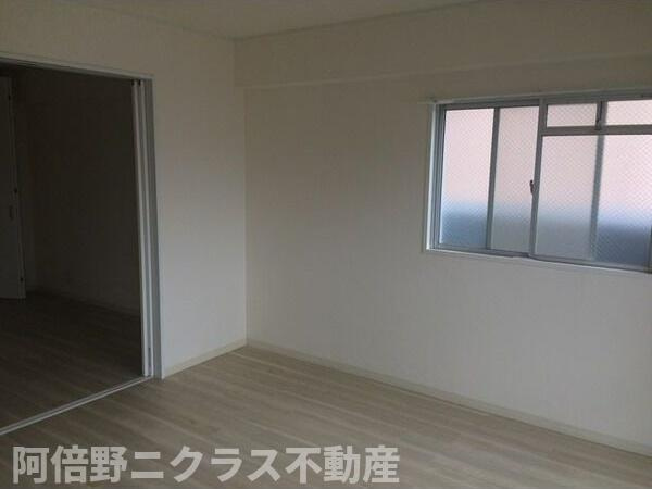 フラットフォーアイザワの居間・リビング|内装は別部屋の参考写真です。