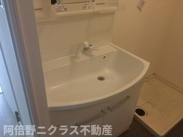 フラットフォーアイザワの洗面所|内装は別部屋の参考写真です。